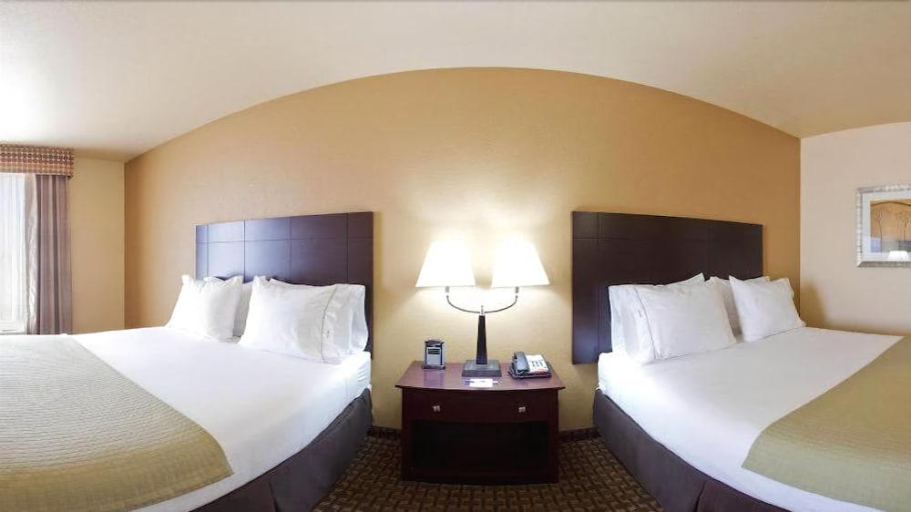 Holiday Inn Express & Suites Dinuba West By Ihg Exterior photo