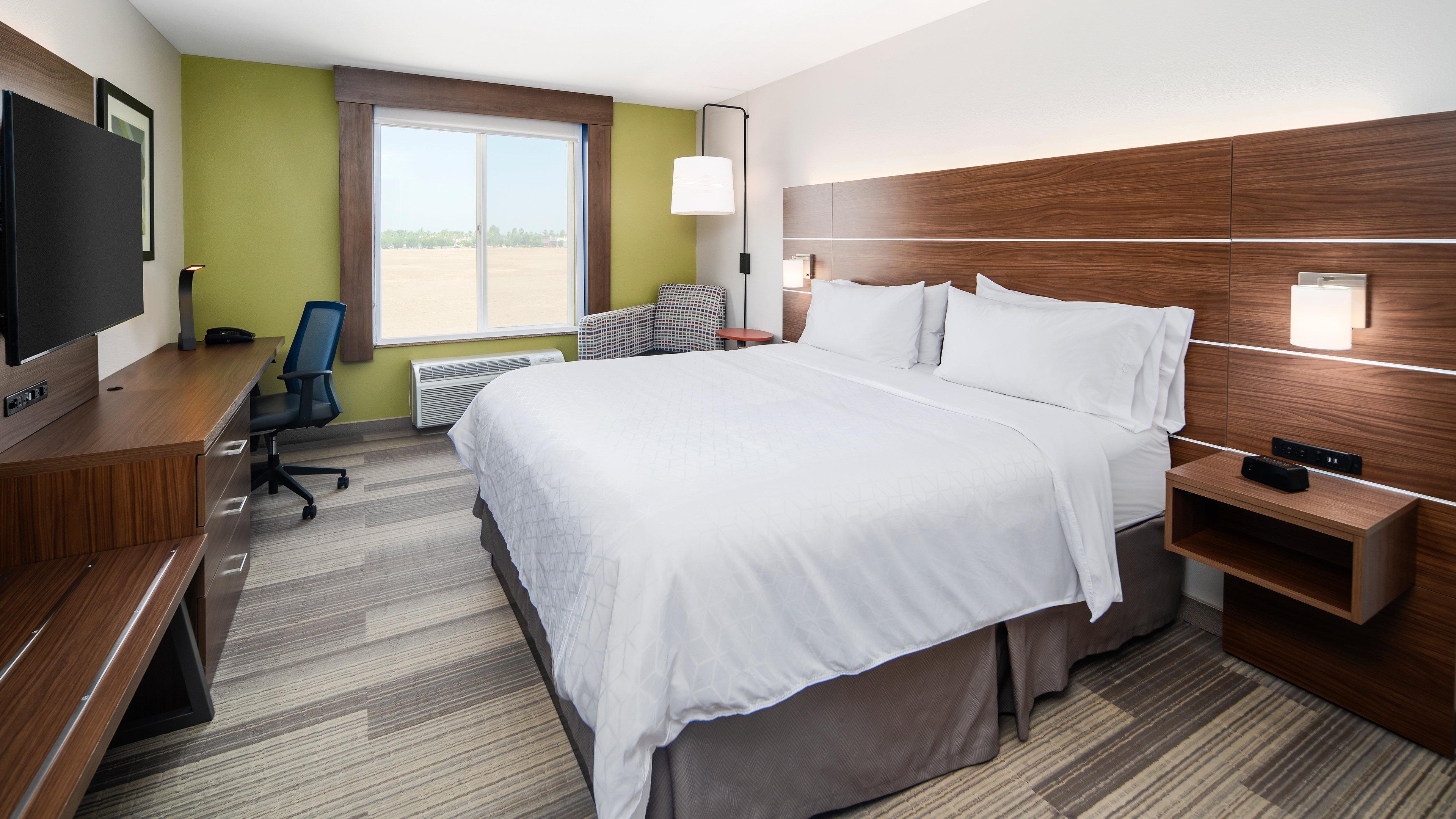 Holiday Inn Express & Suites Dinuba West By Ihg Exterior photo