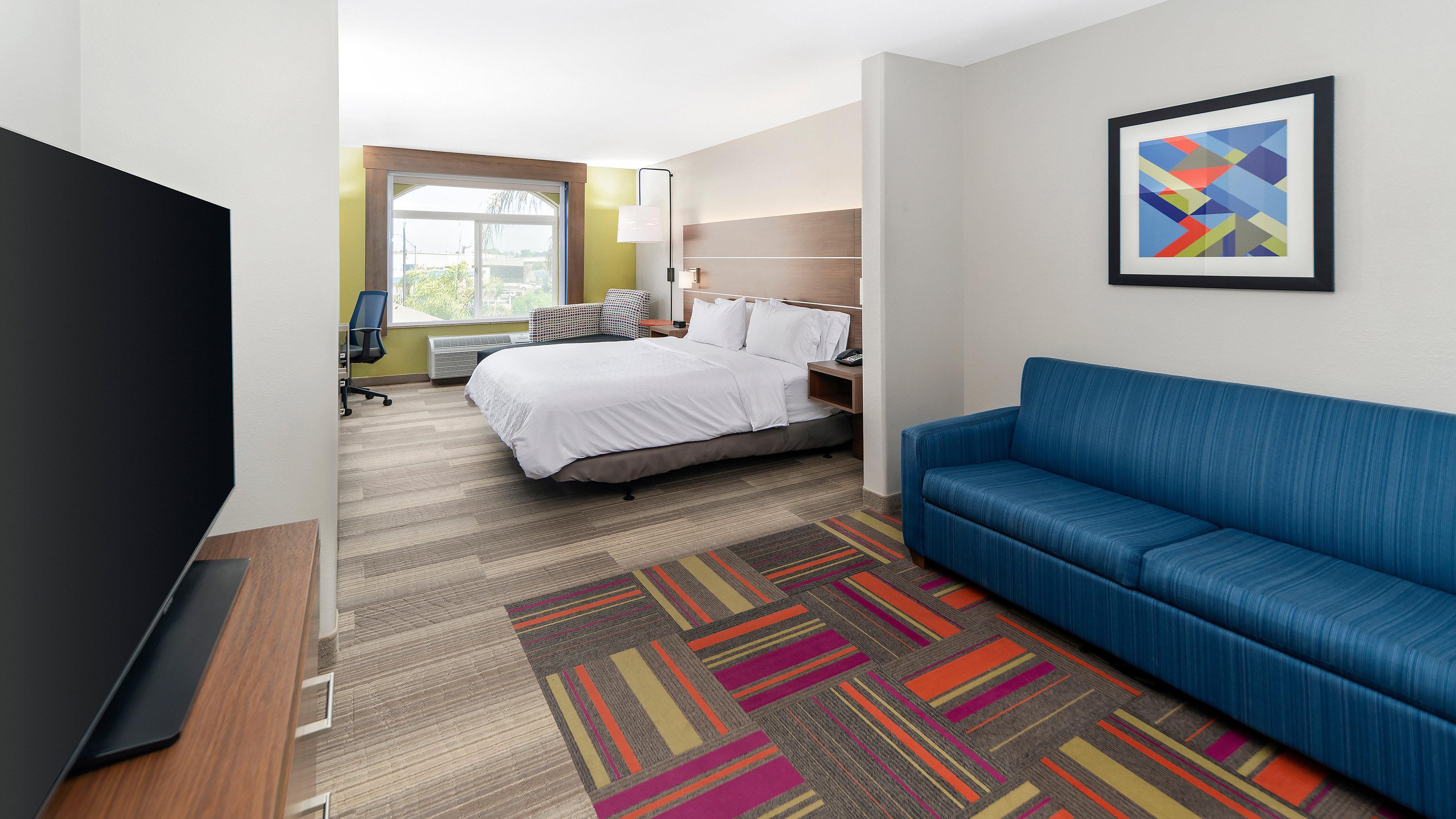 Holiday Inn Express & Suites Dinuba West By Ihg Exterior photo