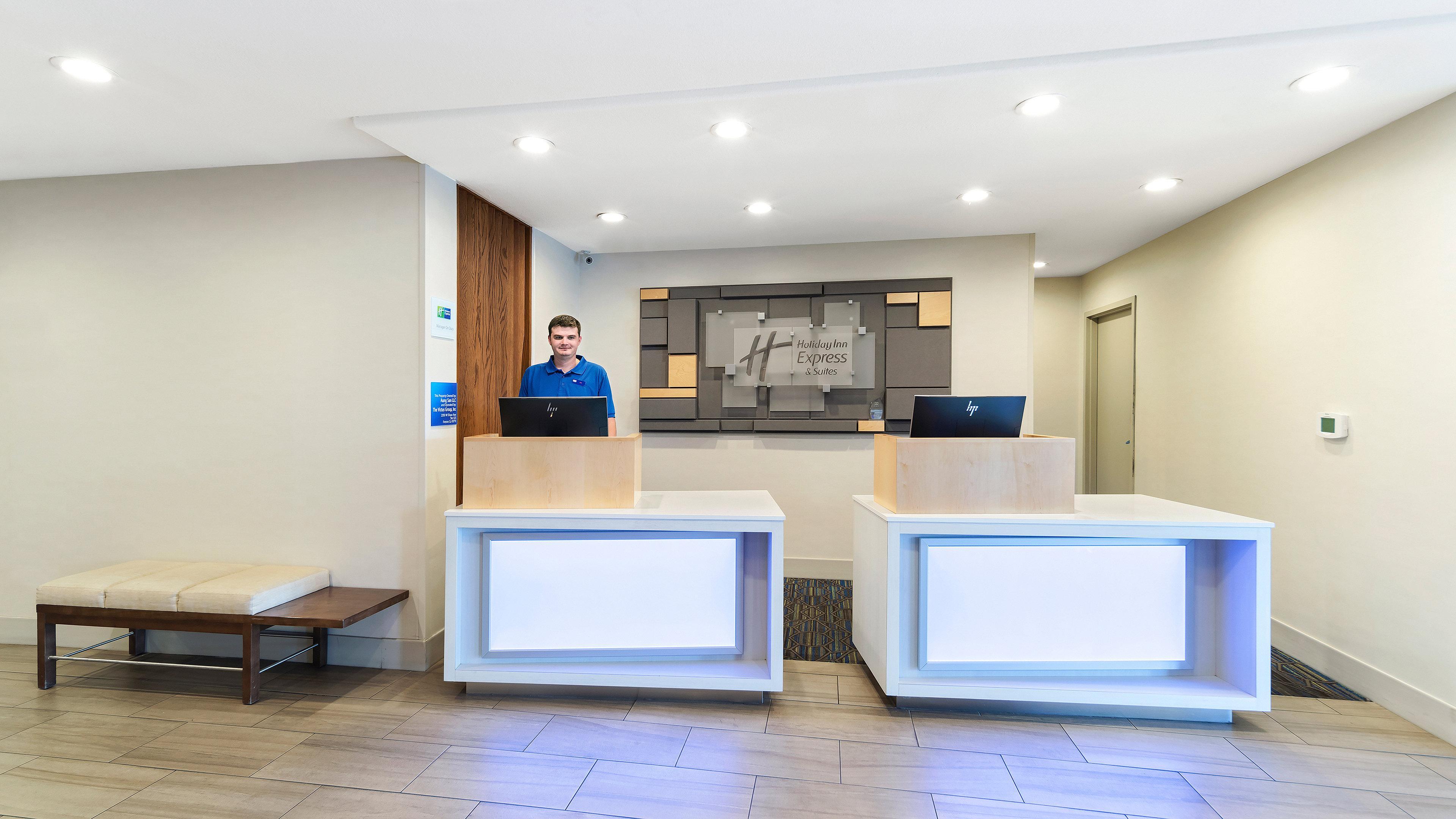 Holiday Inn Express & Suites Dinuba West By Ihg Exterior photo