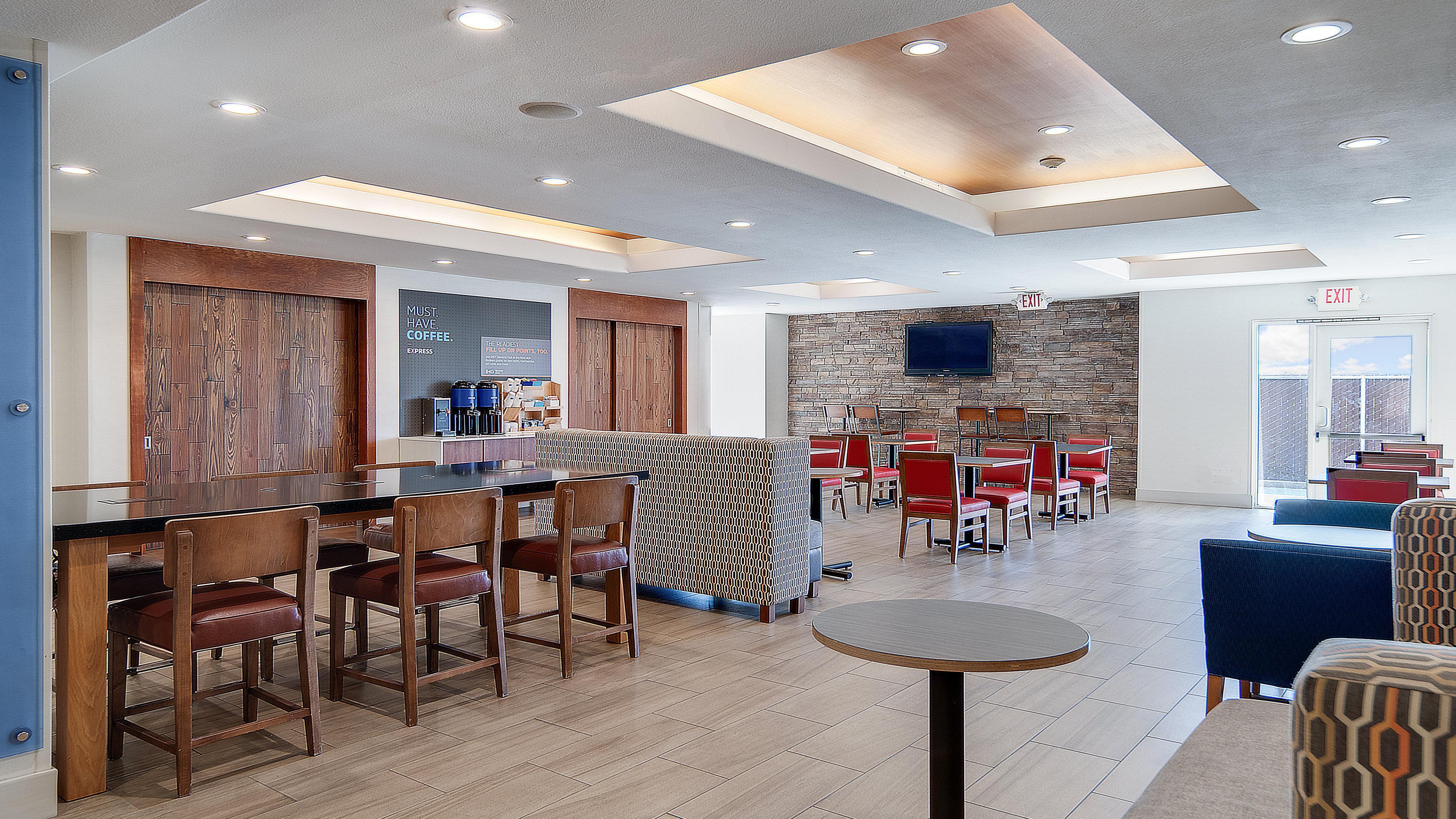 Holiday Inn Express & Suites Dinuba West By Ihg Exterior photo